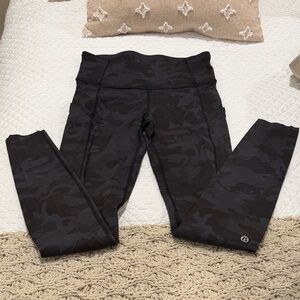 lululemon athletica  Black Camo Leggings Size 6